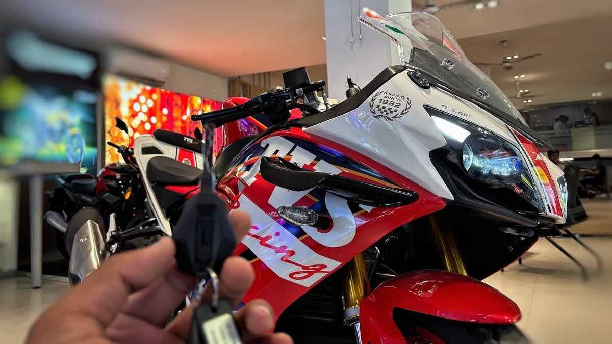 मात्र ₹7,500 की EMI पर घर ले सकते हैं TVS Apache RTR 310, जाने शानदार फ़ीचर्स